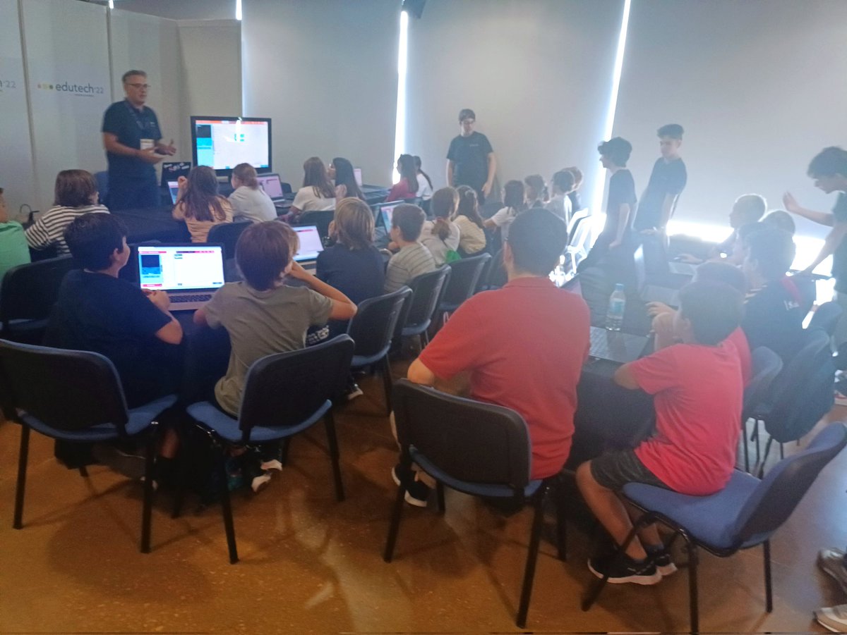 MMM_Academy's tweet image. Taller #SpeedCoding 👩🏻‍💻 Disfrutando del evento 🥳 #EDUTECHRM 🔝 repleto de una gran variedad de actividades tecnológicos 🤖⚙️ @FIntegraDigital 👏