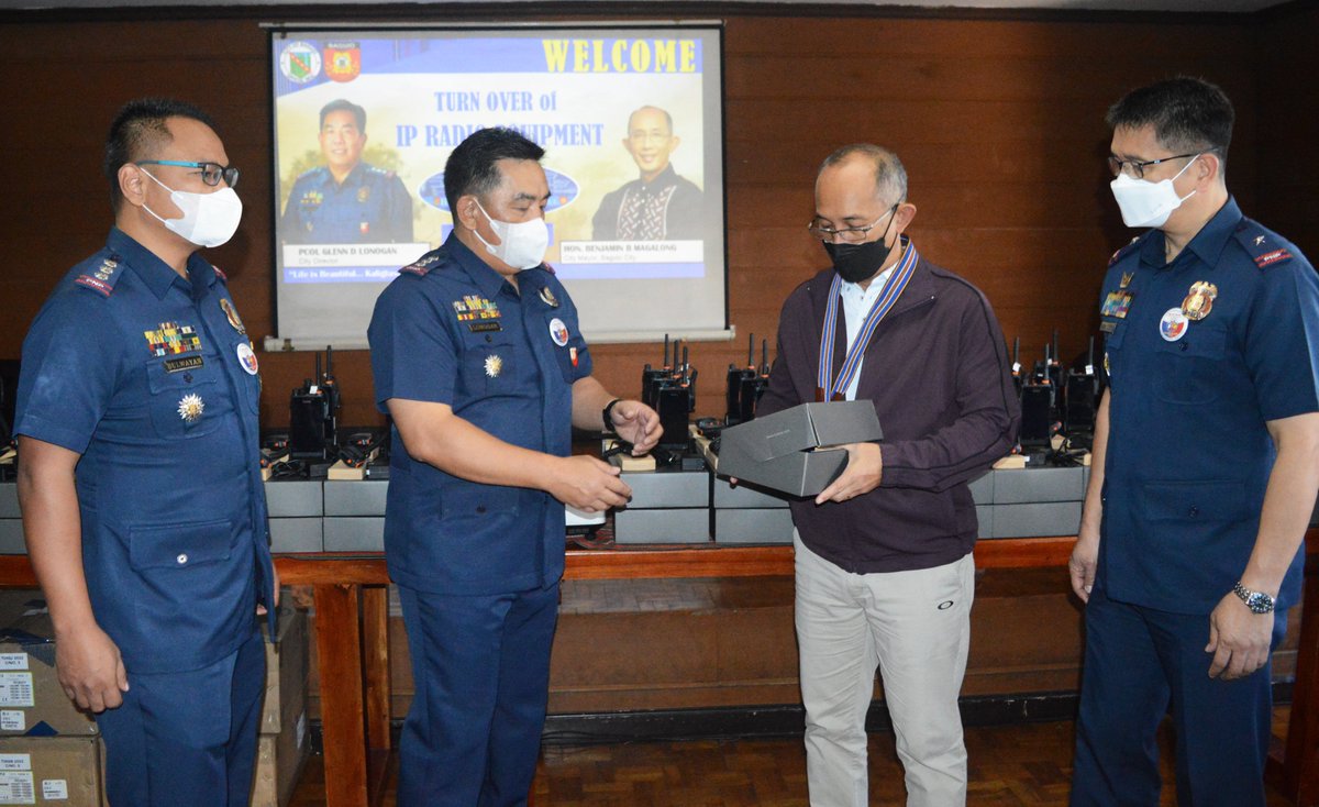 PNPCordillera's tweet photo. Hon. Benjamin Magalong of Baguio City formally turned over 100 Hytera Radios to the BCPO during the Turn-over of Radio Equipment ceremony held at the BCPO Multi-Purpose Hall, Baguio City
#LifeIsBeautiful
#KaligtasanNyoSagotKo
#TulongTulongTayo
#MKKequalsK
#PNPKakampiNyo https://t.co/ZfGVyshGZe