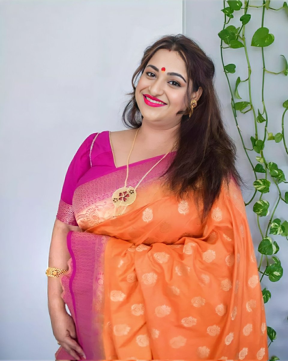 IamAnchal_007's tweet photo. Saree lover❣️

#sareeswag https://t.co/LIYPWWFbUw