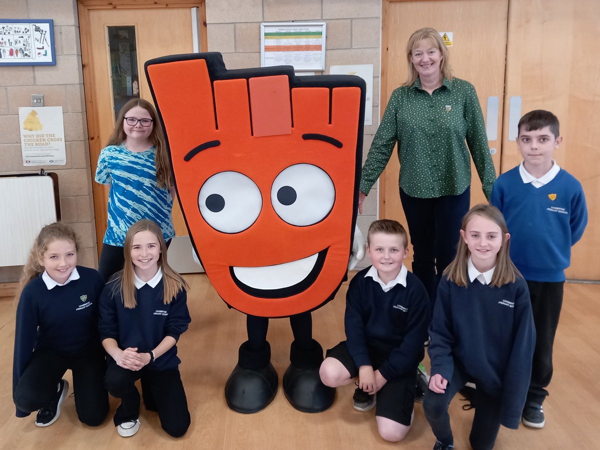 LStreetsScot's tweet photo. Strider visited @Lhanbrydeps to launch WOW as part of the school's Health Week programme! https://t.co/qscCMefWPs