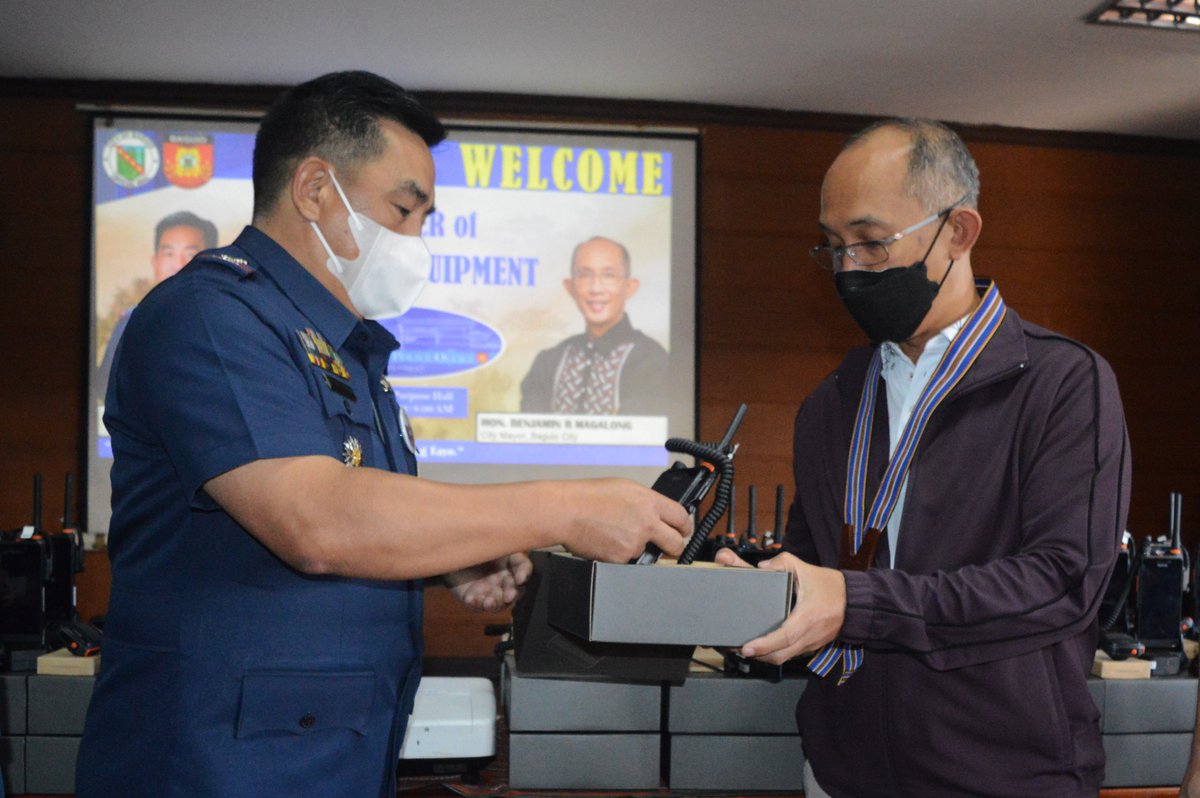 PNPCordillera's tweet photo. Hon. Benjamin Magalong of Baguio City formally turned over 100 Hytera Radios to the BCPO during the Turn-over of Radio Equipment ceremony held at the BCPO Multi-Purpose Hall, Baguio City
#LifeIsBeautiful
#KaligtasanNyoSagotKo
#TulongTulongTayo
#MKKequalsK
#PNPKakampiNyo https://t.co/ZfGVyshGZe