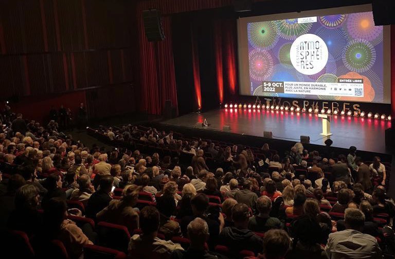 FFatmospheres's tweet photo. 12e édition🤩 Cérémonie  d’ouverture dans une salle pleine : la #culture le #cinéma réunit un large public en quête de #sens, avec notre marraine @KriefSabrina et parrain #MathieuKASSOVITZ suivie de l’avant-première du film #LaMontagne en présence du réalisateur #ThomasSALVADOR https://t.co/YVMgtzd72S