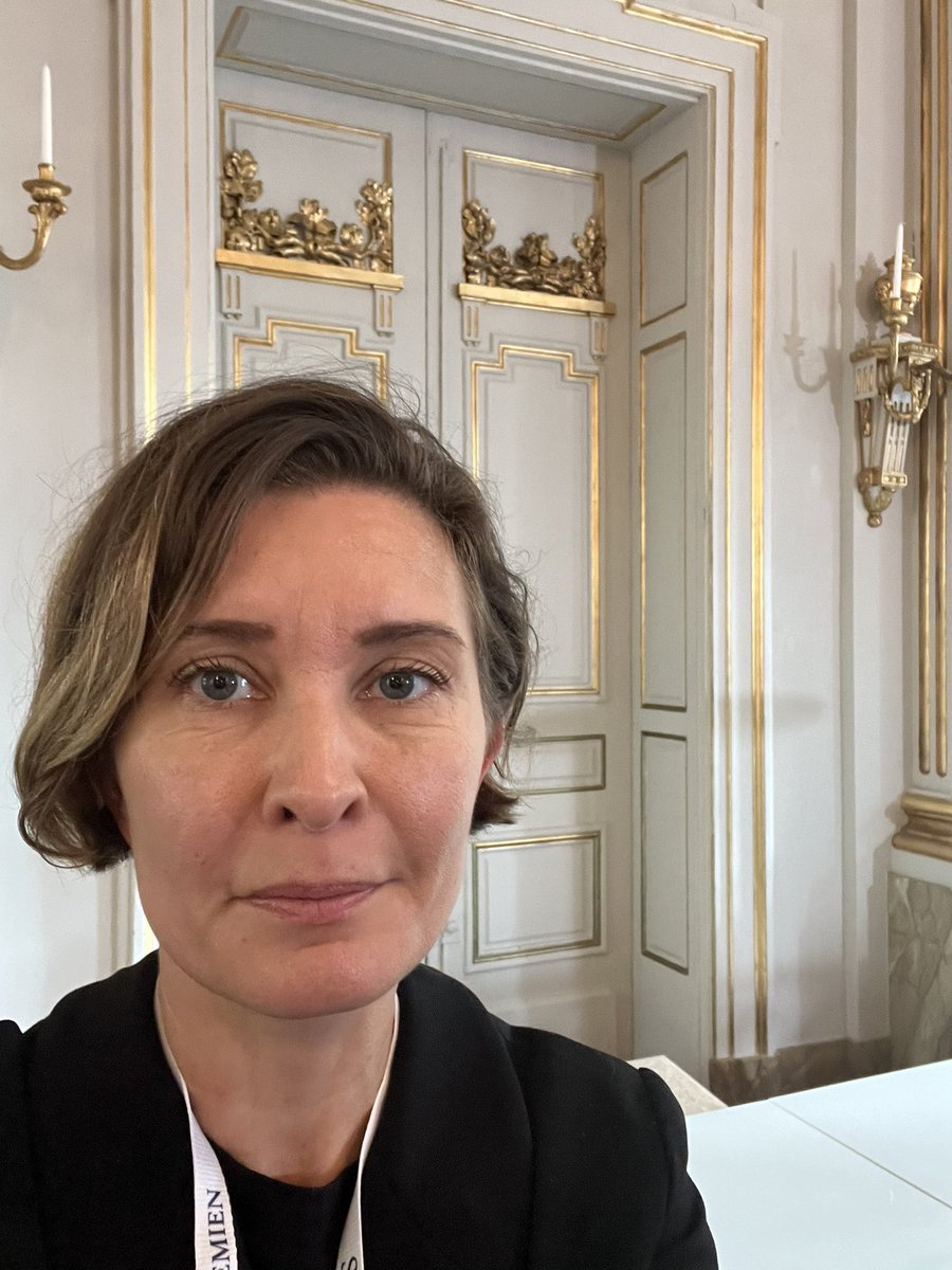 Lina Wennersten-Gradert (@linawennersten) on Twitter photo På plats framför den berömda dörren för <a href="/FoFramsteg/">Forskning & Framsteg</a> s räkning. Vad säger Mats Malm kl 13? Jon Fosse? #NobelPrize #NobelPrize2022 På plats framför den berömda dörren för <a href="/FoFramsteg/">Forskning & Framsteg</a> s räkning. Vad säger Mats Malm kl 13? Jon Fosse? #NobelPrize #NobelPrize2022