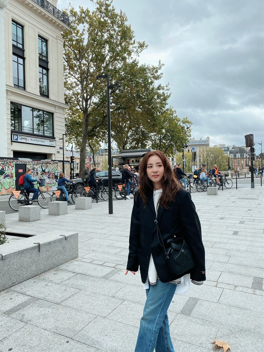 krungy21's tweet photo. 마지막날 공항가기전, 유일한 자유시간>.< 요즘 젤 핫하다는 사마리텐 백화점에 가보았어요~😀 다라지앵 ㅋㅋ https://t.co/BRxHP8nOSu