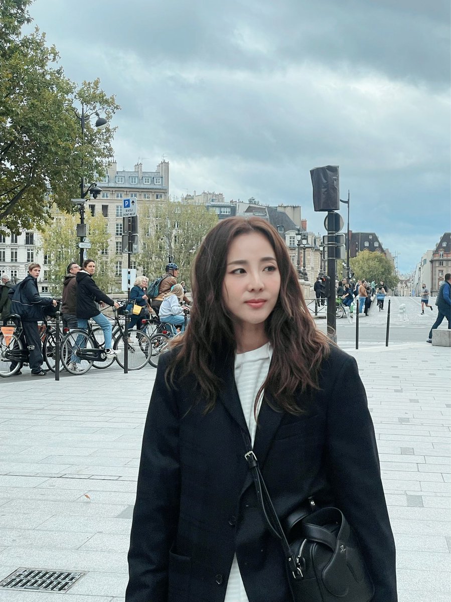 krungy21's tweet photo. 마지막날 공항가기전, 유일한 자유시간>.< 요즘 젤 핫하다는 사마리텐 백화점에 가보았어요~😀 다라지앵 ㅋㅋ https://t.co/BRxHP8nOSu