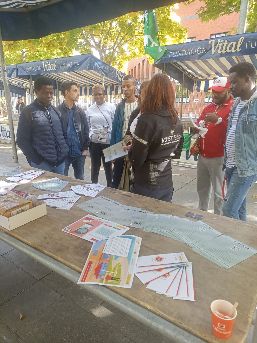 VOSTeuskadi's tweet photo. Nos encontramos enseñando a las nuevas generaciones y personas migrantes de #Euskadi la labor de los equipos #VOST.
#VOSTteam
#TeamVOST
#Voluntariado
#Volunteer https://t.co/wLPHAcdGWb