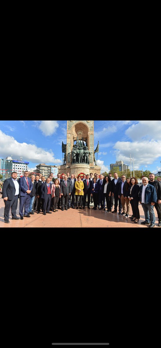 istanbuldp's tweet photo. İl Başkanlığı heyetimiz, İstanbul’un kurtuluşunun 99. yılında Taksim Cumhuriyet Anıtı’nda düzenlenen çelenk sunma törenine katıldı. https://t.co/R8PME3f7Tv