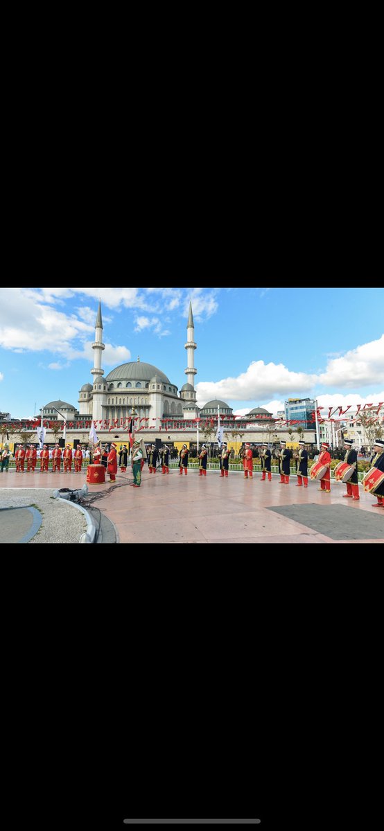 istanbuldp's tweet photo. İl Başkanlığı heyetimiz, İstanbul’un kurtuluşunun 99. yılında Taksim Cumhuriyet Anıtı’nda düzenlenen çelenk sunma törenine katıldı. https://t.co/R8PME3f7Tv