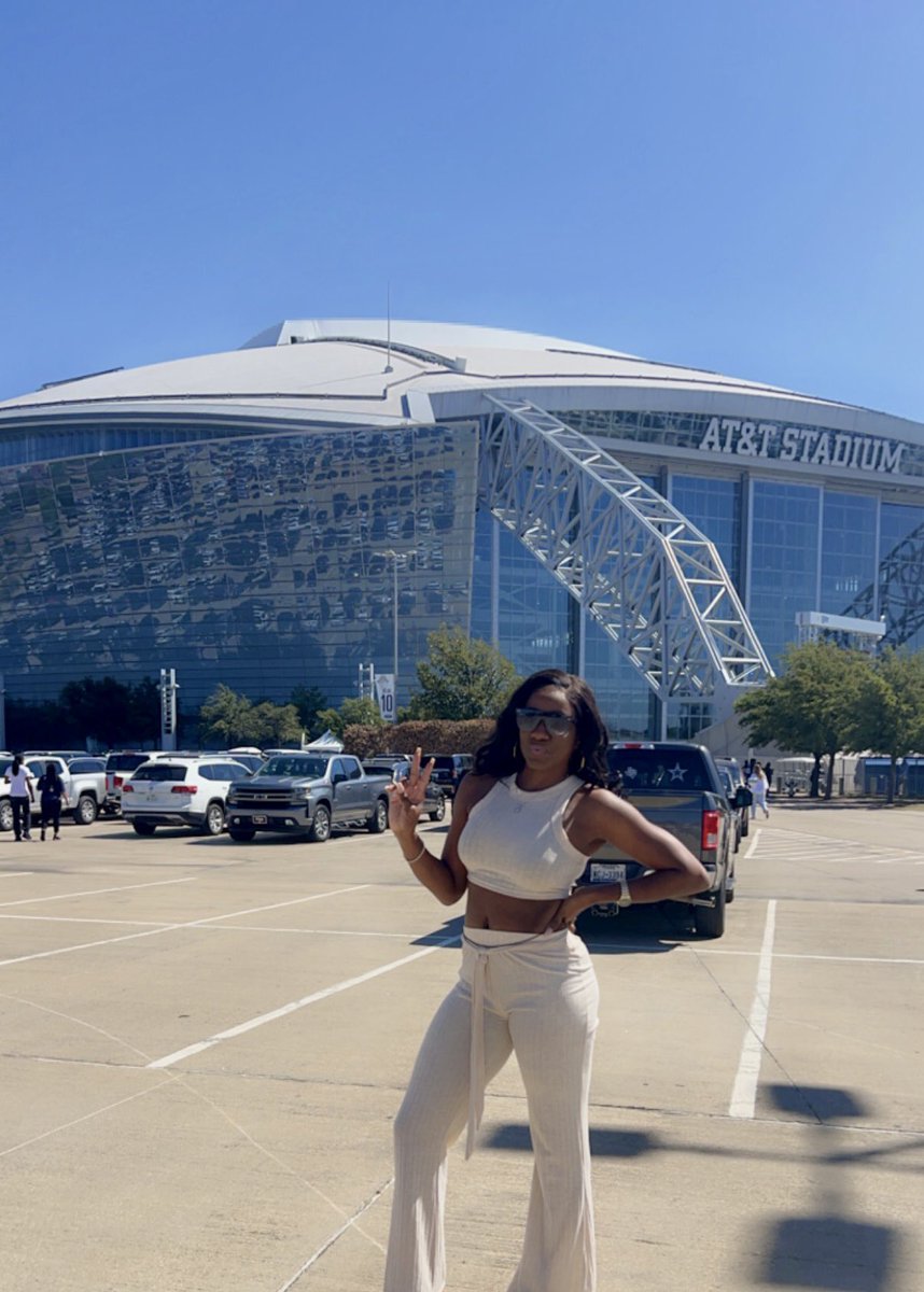 FirstLadeeJones's tweet photo. Happy Birthday to Me! #Birthday #Libra #October #Bestversion #Thirtysomething #Shebad #AForce #Pressure #LibraAF 💜🥂🎉🎉🎉 https://t.co/eoNdTJxr06