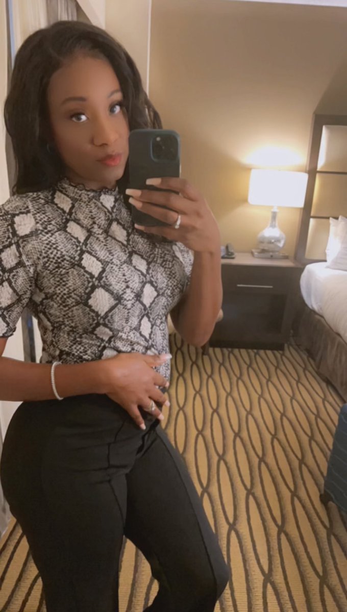 FirstLadeeJones's tweet photo. Happy Birthday to Me! #Birthday #Libra #October #Bestversion #Thirtysomething #Shebad #AForce #Pressure #LibraAF 💜🥂🎉🎉🎉 https://t.co/eoNdTJxr06