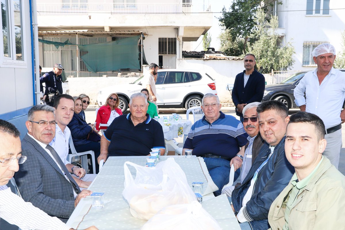 nuriguler09's tweet photo. İlçemizde faaliyet gösteren Gabay Dış Tic. A.Ş. Genel Müdürü Yusuf Gabay'ın düzenlediği hayır yemeğine katıldık. Nazik davetleri için kendisine teşekkür ediyorum. Rabbim hayırlarını kabul etsin.
#nuriguler #koskbediyebaskani https://t.co/AiRc5k7h43