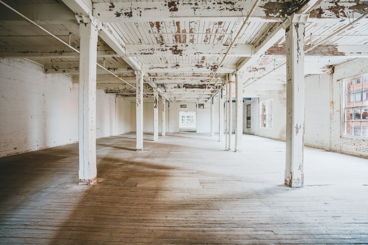 PurseBdgDallas's tweet image. Our open, collaborative workspace is designed for creativity &amp;amp; collaboration. Get inspired &amp;amp; work with your team to make great things happen!

To see our floorplans, visit our website: ➡️ lnkd.in/g4BvxnbN

#PurseBuilding  #WildcatMgmt #Office #CreativeSpace #TXRealEstate