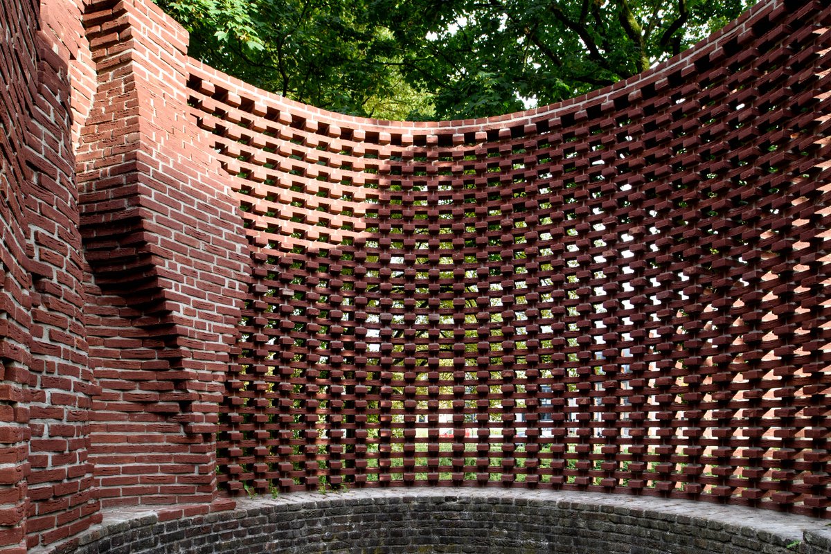 Kom op 10 nov naar het architectuurcafé Baksteen Bestendig! De toekomst van de baksteen staat dan centraal. Sprekers: Tim Vekemans, Machiel Spaan en Koen Mulder. Locatie: KAdEcafé <a href="/KunsthalKAdE/">Kunsthal KAdE</a> 
Info: fasade.nl/agenda/archite…. 
Ps. Eet je vooraf mee?! Meld je aan via onze website!