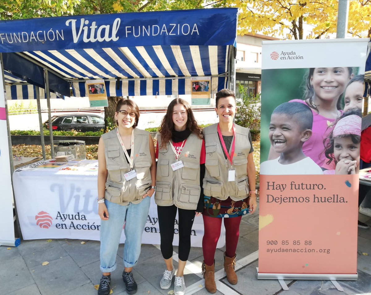 LectUne da sus primeros pasos este curso. Y lo hace en la Feria del Voluntariado que la @upvehu celebra en #VitoriaGasteiz. Volveremos a ayudar junto a @ayudaenaccion y gracias a la lectura a niños/niñas en situación de vulnerabilidad.