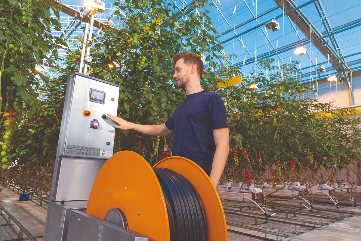 The BeMatic Meto SW is our best-selling spraying robot. It is best suited for preventive spraying of your entire greenhouse and crop. berghortimotive.com/en/crop-protec… 
#bematic #metosw #cropprotection #sprayingrobot #spraying #sprayingequipment #futureproof #logisticsolutions #efficiency