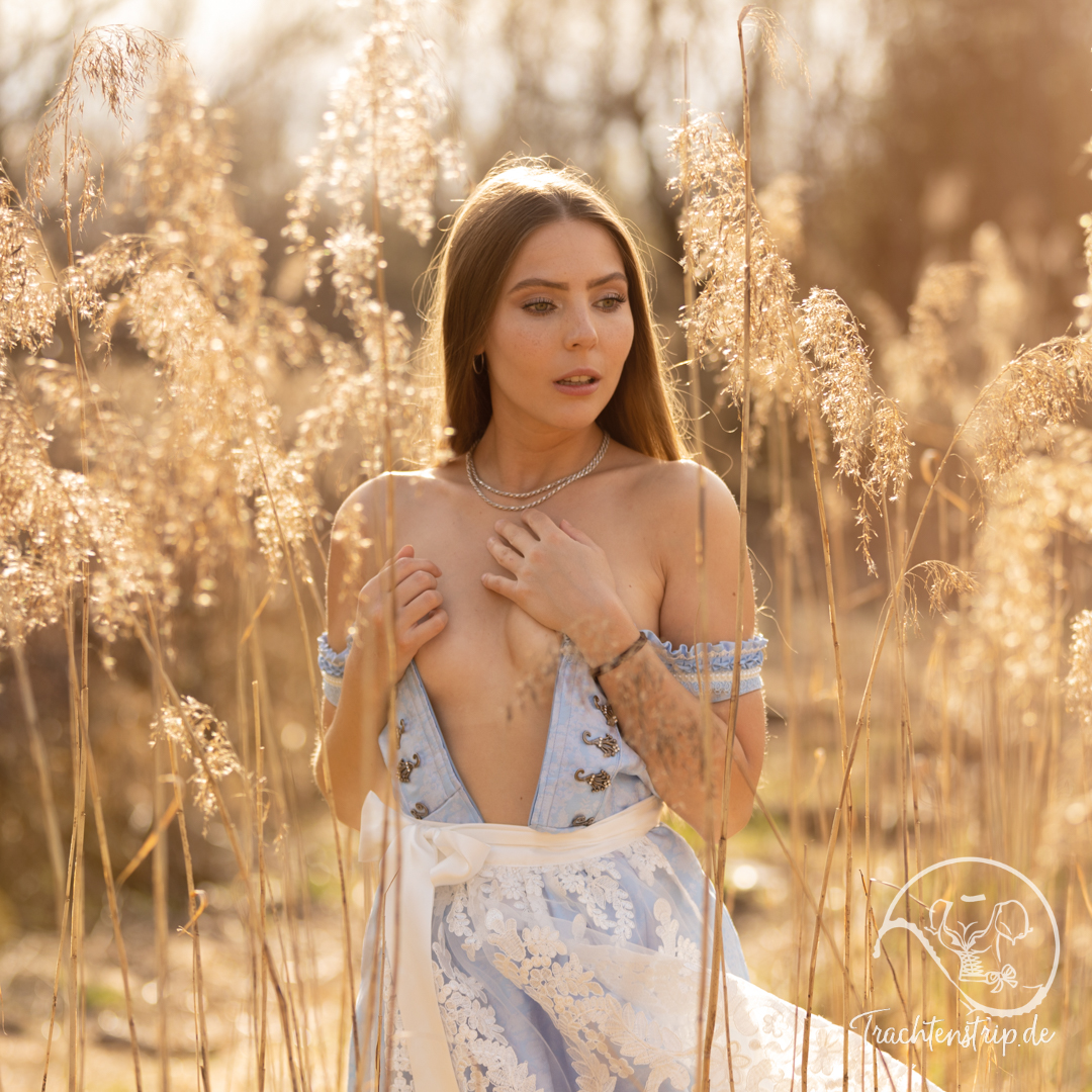 trachtenstrip's tweet photo. #SundayMood

https://t.co/cDzNk8DtTr

🍂🍁

#Vroni #Sterntalerfilze #sexydirndl #Dirndl #badFeilnbach #Ebersberg #bavarianbeauties #Trachtenstrip #sexydirndl #trachtenstripkalender #Rosenheim #Dirndlkalender #jungbauernkalender #Dirndlgirl #Bayern #Nürnberg #München #GermanGirl https://t.co/jRKQv0PWKh