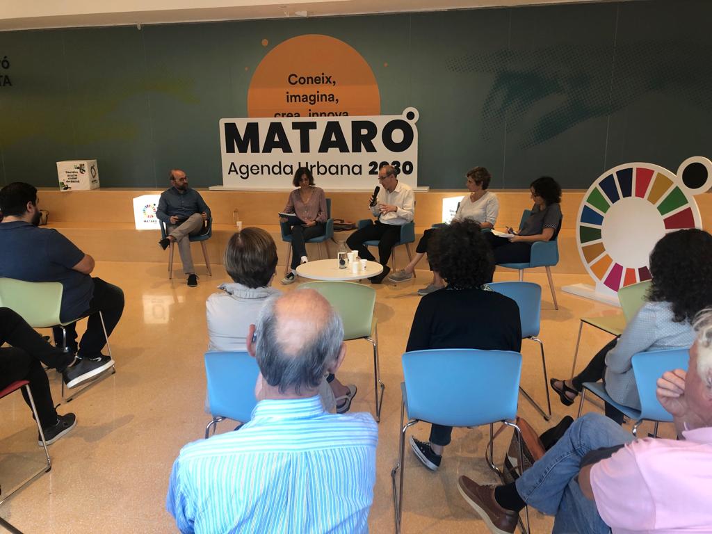 Ahir, en el marc de #MataróAgendaUrbana2030, vam moderar el debat “Economia circular: de la necessitat a l’oportunitat”, amb els ponents <a href="/CalvoVerges/">Maria Calvo Vergés</a>, Carles Salesa, <a href="/soniallorensc/">sonia_llorens_cervera</a> i <a href="/RaquelCompta/">Raquel Compta</a> – <a href="/matarocat/">Ajuntament de Mataró</a> <a href="/XescoG/">Xesco Gomar 🌎🌳💚</a>

🔴 Te’l vas perdre? El tens aquí👇
🔗 youtube.com/watch?v=7D9mtF…