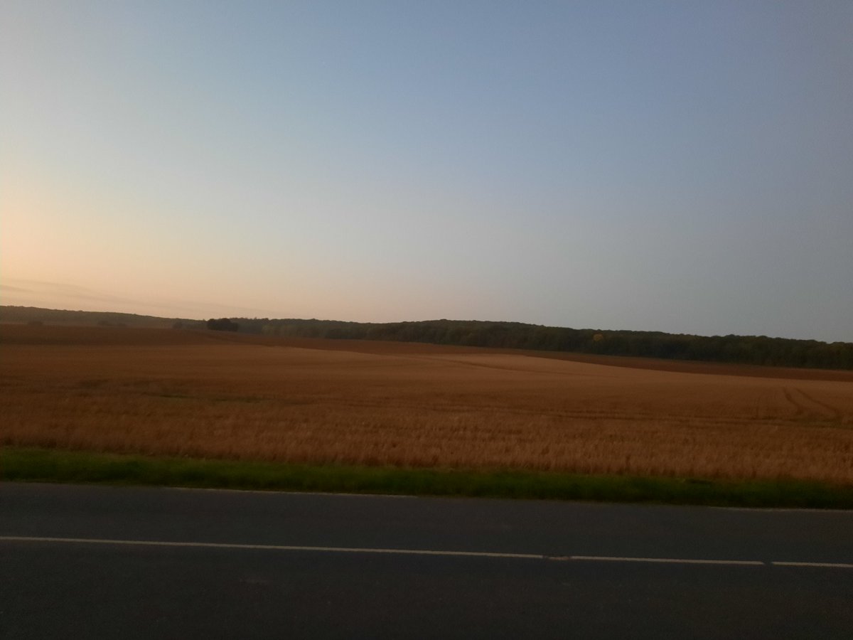 ch_hasenfratz's tweet photo. La campagne du #vexin que je traverse pr me rendre à mon travail...
Ici sortie de #Sailly
Bonne journée à tous ! 🌞🐞 https://t.co/k2G4IQoang