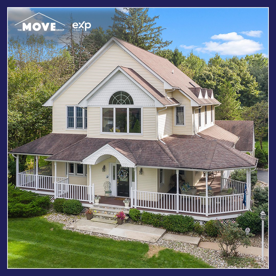 ChrisTarta's tweet photo. When it comes to the exterior design of the house, go for neutral shades.
.
.
.
#realtormemes #realestate #realestatememes #realtor #realtors #realtorlife #realtorsofinstagram #realestateagent #realestateagents #realestateagentsofinstagram #housing #homebuyers https://t.co/cbehmGHISh