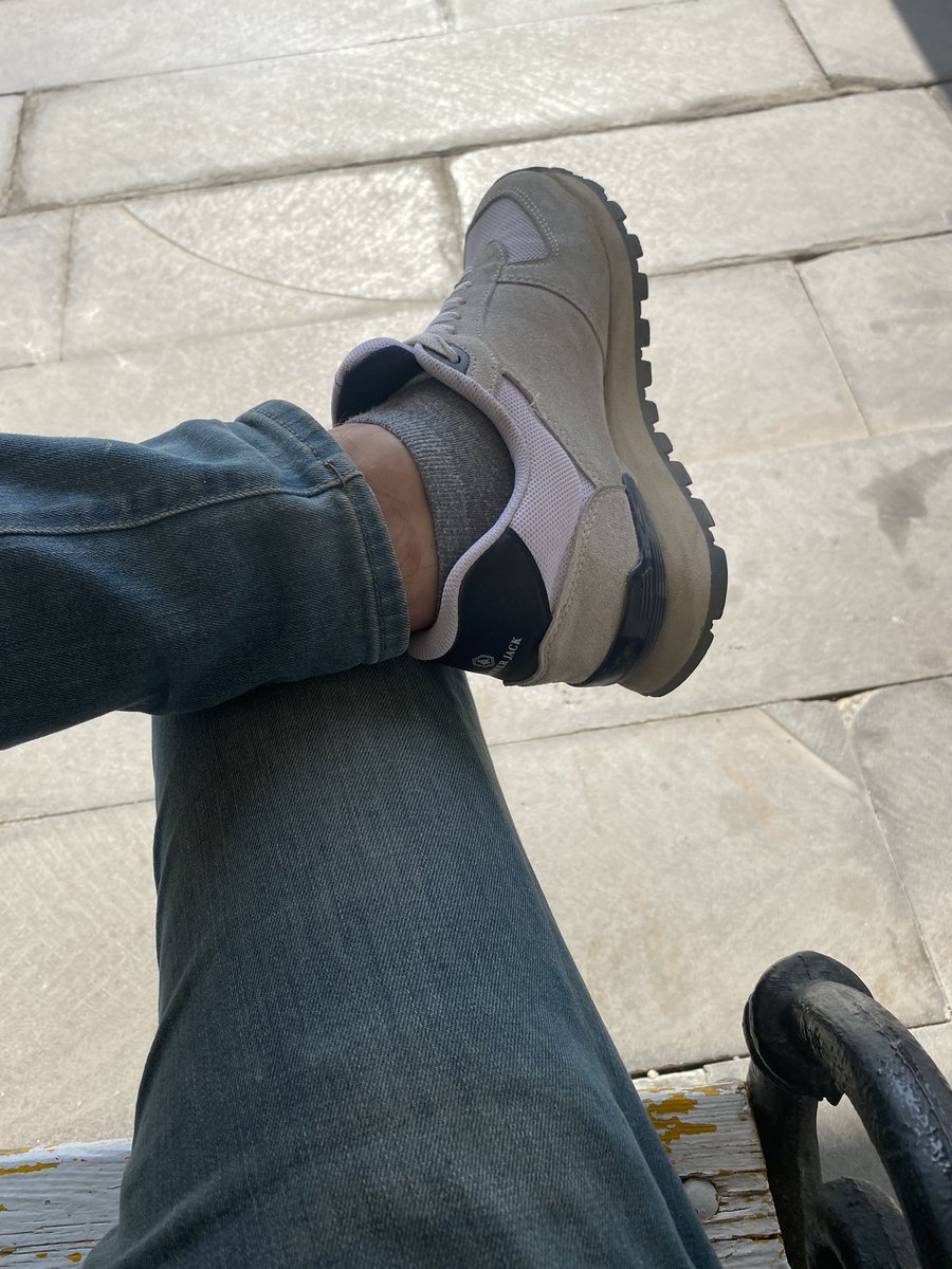 Ve sonunda istanbula dönüyorum köpeklerim #master #sahip #mastersahip #köle #köpek #ayakfetisi #ayakyalama #ayakkoelesi #ayakfetiş