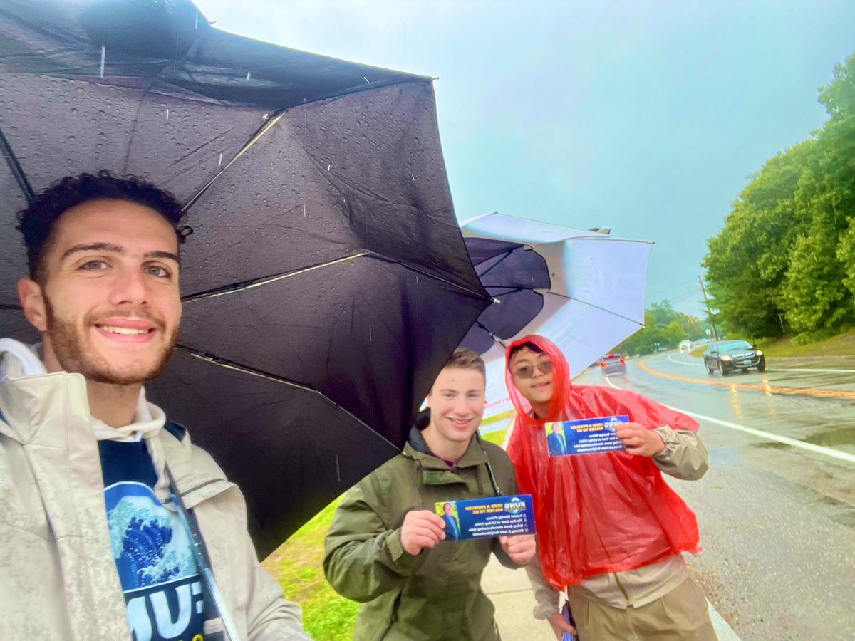 AllanFungRI's tweet photo. Even in the driving rain, we’re out talking to neighbors and converting those on the fence to #TeamFung! I’ve got the greatest team! https://t.co/mKVuED3KuG