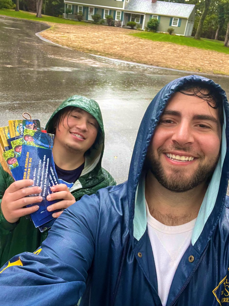 AllanFungRI's tweet photo. Even in the driving rain, we’re out talking to neighbors and converting those on the fence to #TeamFung! I’ve got the greatest team! https://t.co/mKVuED3KuG