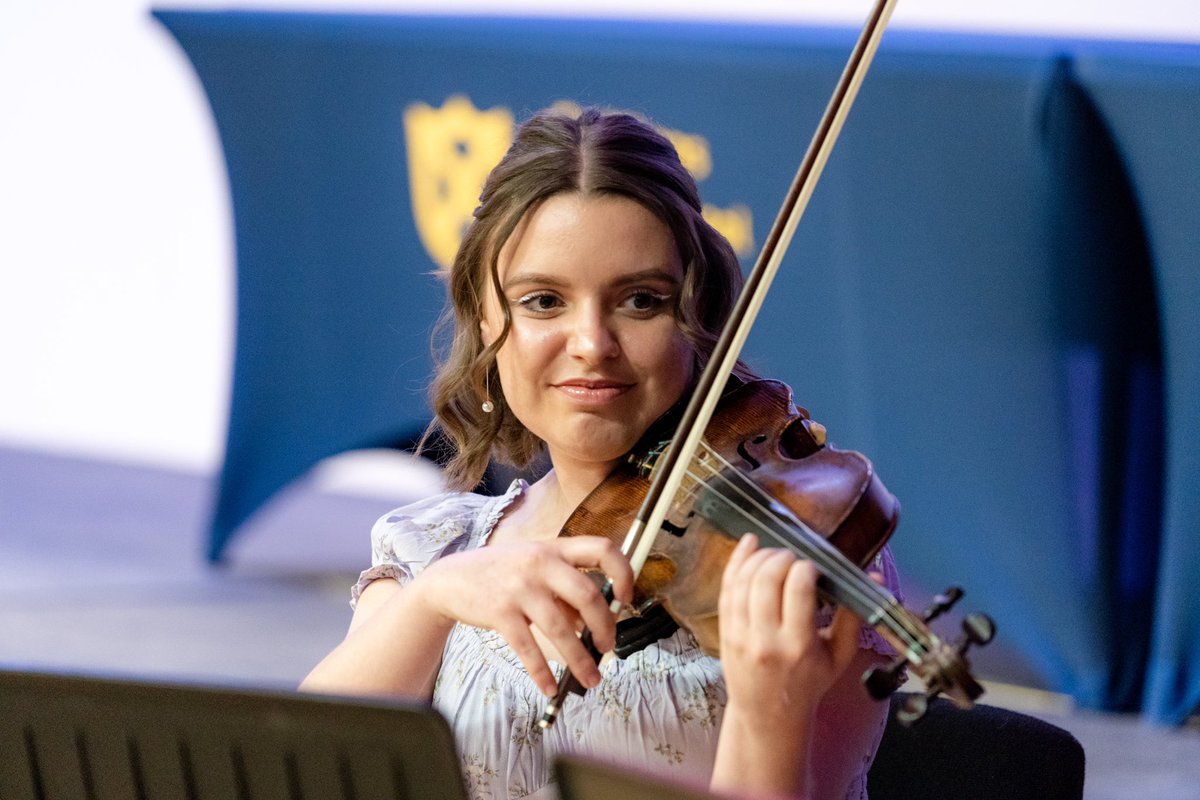 STAHS's tweet photo. Don’t forget, the application deadline for 16+ Music Scholarships is Friday 14 October 2022 🎵 @STAHSMusic #STAHSSenior #STAHSSixth https://t.co/1aLcUxTUiu