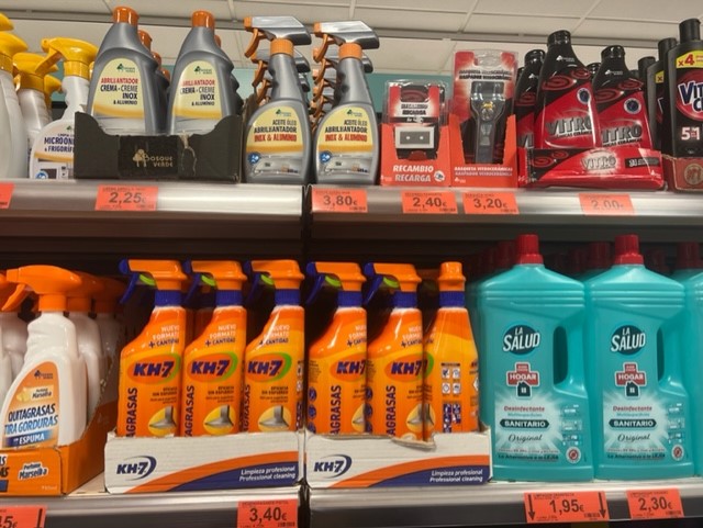 CQuilez's tweet photo. Así sigue cuidando el planeta y nuestra economía @Mercadona : suprimiendo los envases reciclables de productos que antes estaban disponibles y aumentando el precio. 
#mercadona #reciclaje  #crisis  #ahorro #consumo #inflacion https://t.co/WuGEMj8bkB