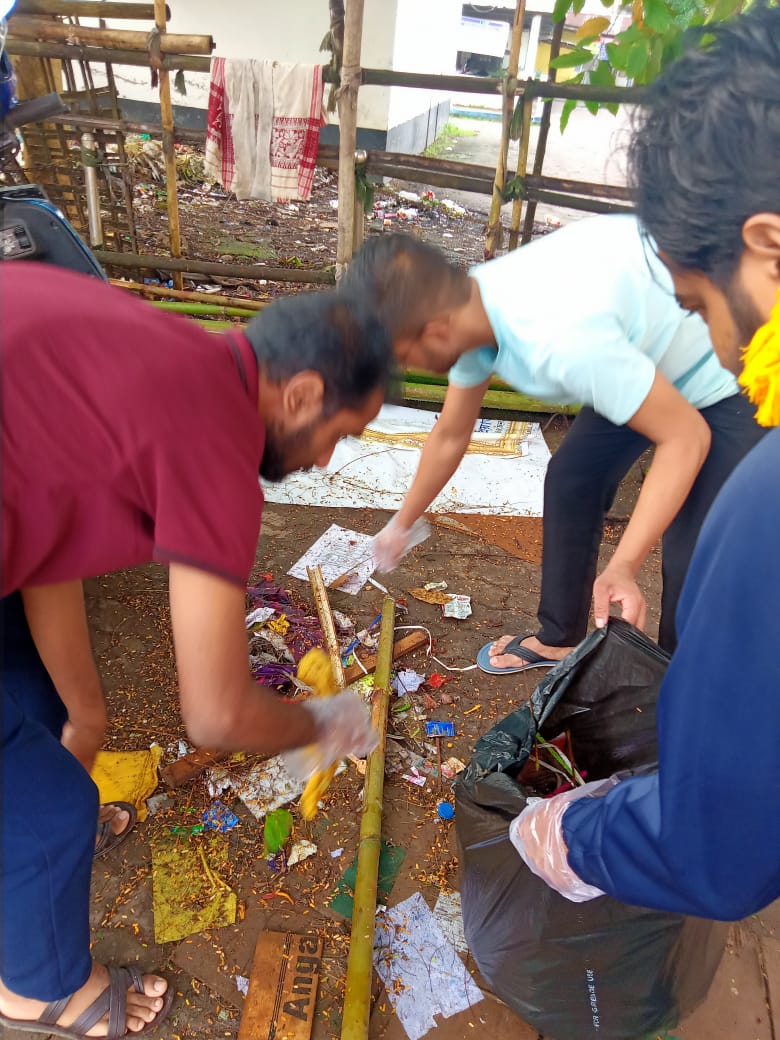 nss_dupg_unit's tweet photo. Today, Volunteers of NSS PG Unit Dibrugarh University at Doomdoma, Golaghat, Sivsagar, Duliajan and Jorhat of Assam collected approx 50 kg of Plastic from Puja Mandaps.
 #CleanIndiaCampaign2022 
@_NSSIndia 
@nss_rdguwahati 
@NSSCellDU
@YASMinistry
@CMOfficeAssam 
@DibruUniv https://t.co/bC88IvMayb