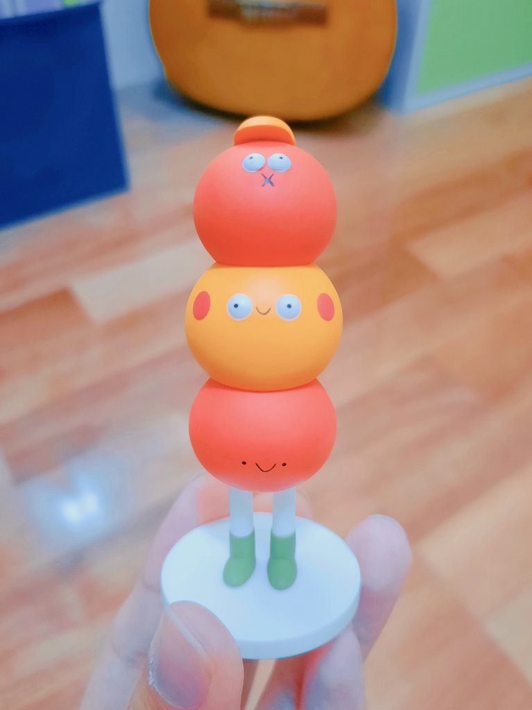 Zozo_zoraa's tweet photo. 買了奇怪的串丸子( ´･ω ก` ) https://t.co/z2o21Cpv2n