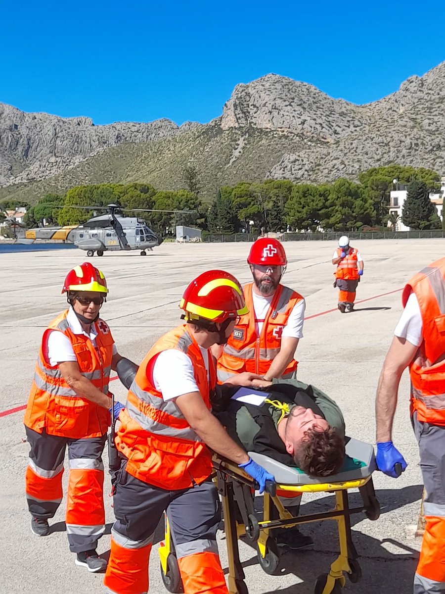 CreuRojaBalears's tweet photo. [#CruzRojaEmergencias] 🚑
Ahir vam participar en el simulacre de rescat #CERNIA 2022! El nostre objectiu: prevenir i estar preparats per a fer front a futures emergències.

#EnTodasPartes https://t.co/rokyb6w2VY