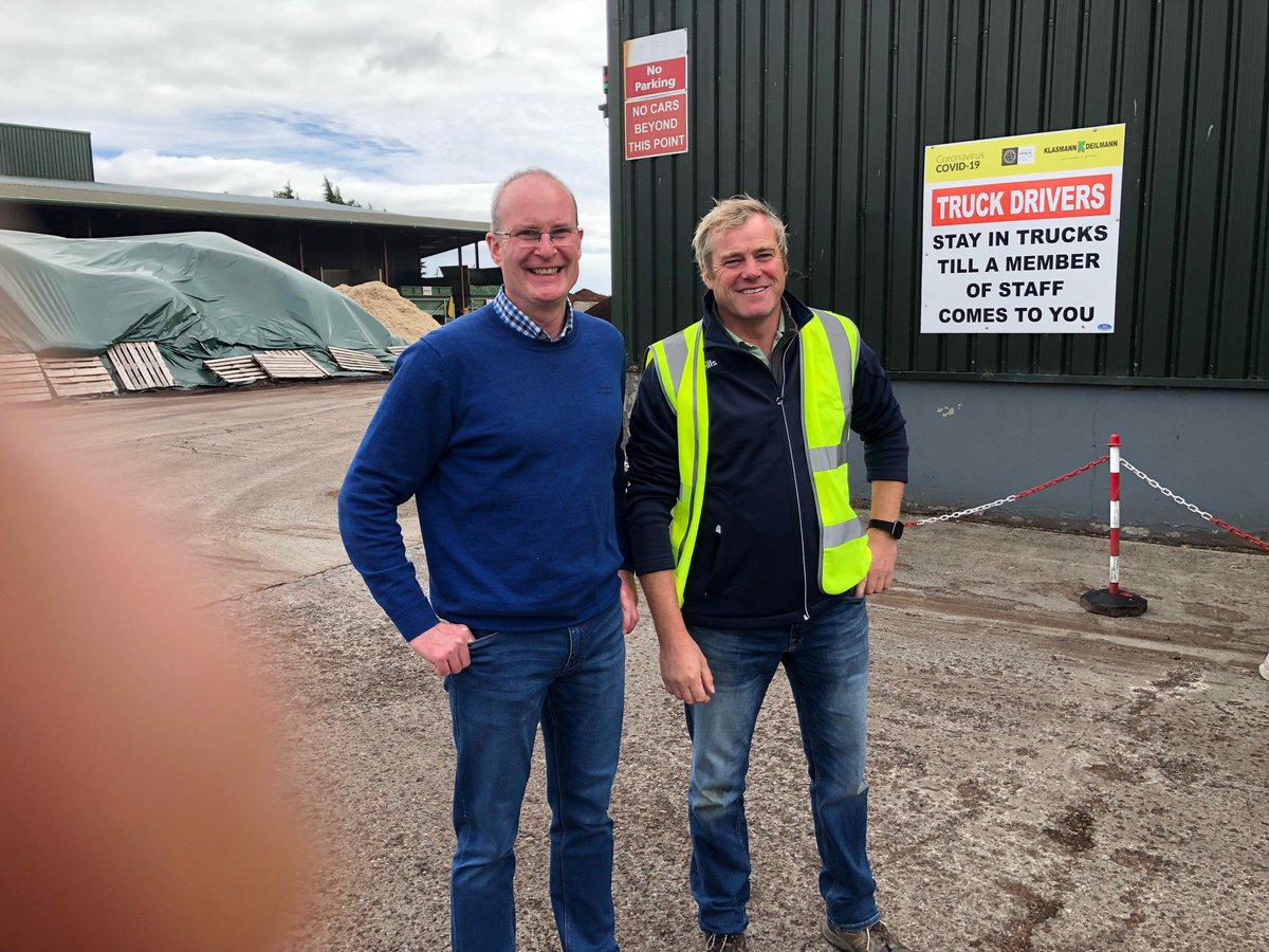 A recent picture of level 7 (Nursery Stock Production) class visit to Klasmann-Deilmann Ireland plant where we learned about peat reduced and peat free growing media, some of the problems encountered and the future of growing media. Many thanks Kevin! 🪴🍒🍓🍀💐