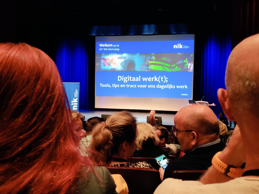Pol_SMR_MNL's tweet photo. Vandaag een mooie congresdag. De gehele dag staat in het teken van #digitaal transformeren binnen onze organisatie. De #digitalewijkagent is daar al een mooi voorbeeld van!
Op naar nog meer kennis en kunde, om als #politie hier effectief mee aan de slag te (blijven) gaan! https://t.co/JqZa0Mxblx