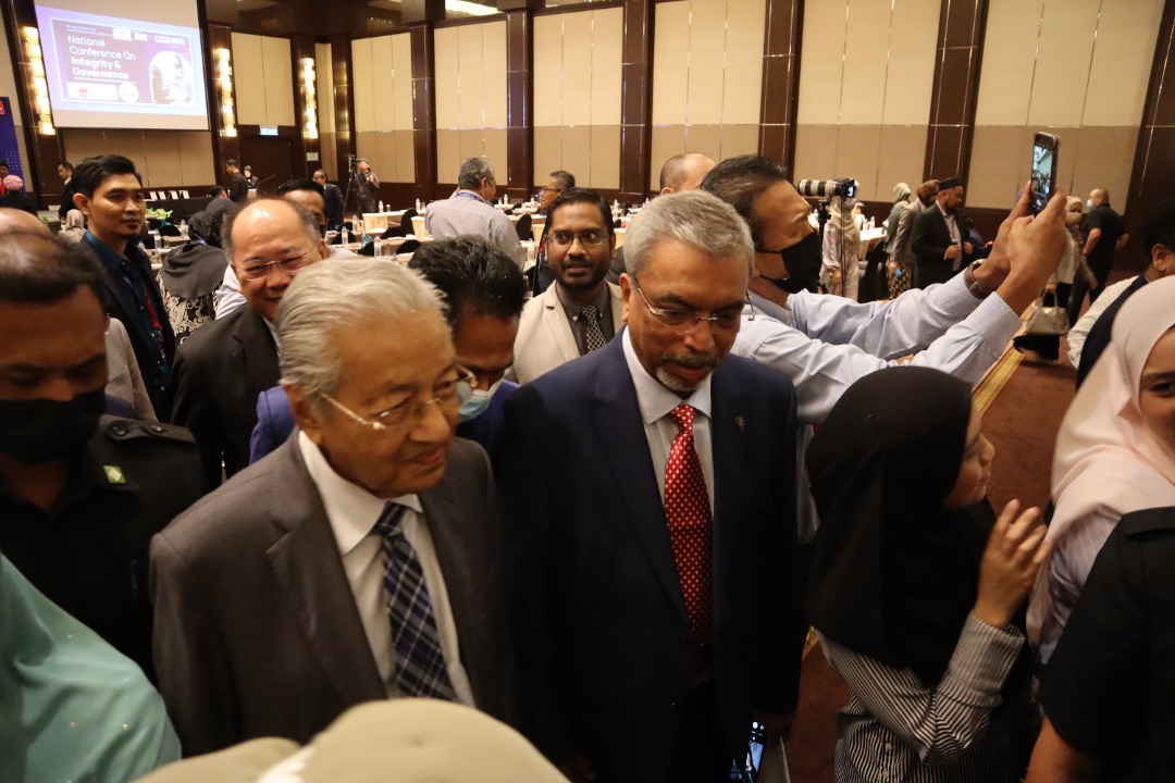 elmu_university's tweet photo. Our ELMU Group CEO, Dr Kay was one of the invited panel speaker on the topic of Bribery and Integrity at the ADFIM National Conference on Integrity and Governance held at Intercontinental Hotel Kuala Lumpur.
#elmugroup #lawenforcement #education #anticorruption #adfim https://t.co/zIOM8iE8n3