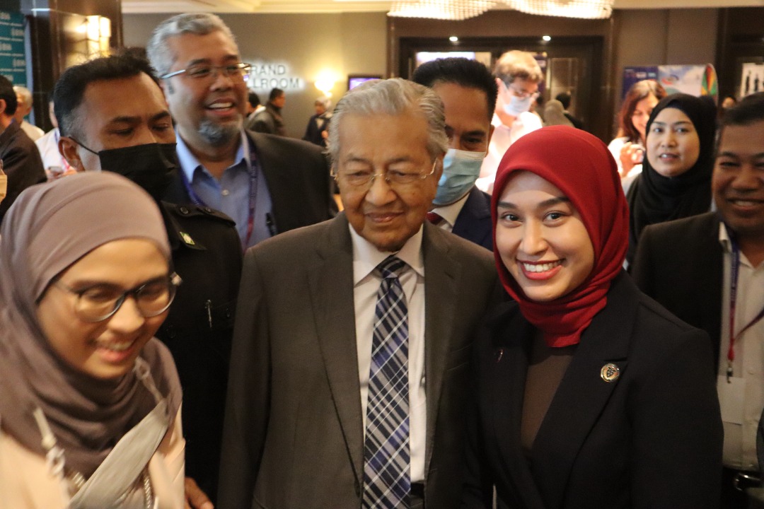 elmu_university's tweet photo. Our ELMU Group CEO, Dr Kay was one of the invited panel speaker on the topic of Bribery and Integrity at the ADFIM National Conference on Integrity and Governance held at Intercontinental Hotel Kuala Lumpur.
#elmugroup #lawenforcement #education #anticorruption #adfim https://t.co/zIOM8iE8n3