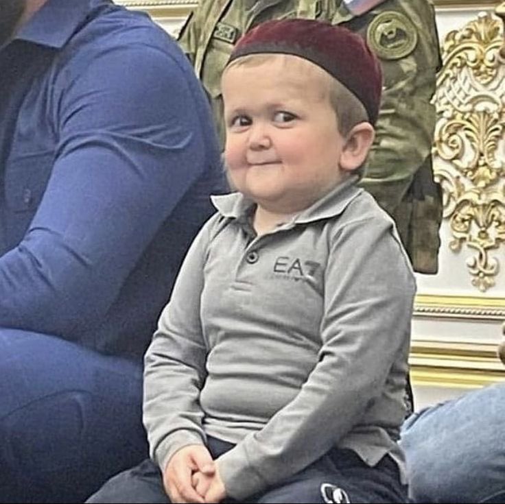 cata_josema7's tweet photo. Yo esperando a que salga el álbum de mora: https://t.co/J6px5l4VmZ