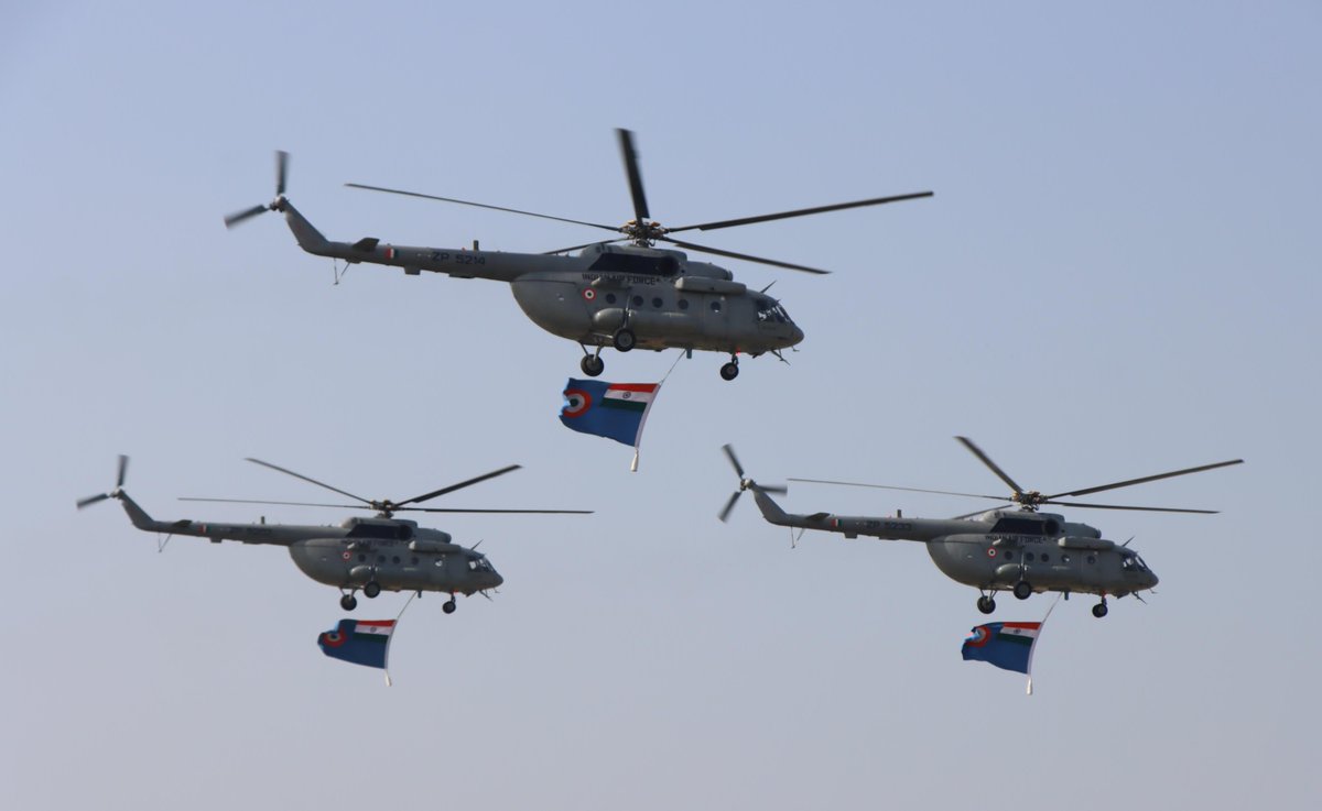 JasbirMalhi1's tweet photo. Full dress rehearsal for the 90th-anniversary Air Force Day Parade at 3brd station in #Chandigarh. @iepunjab @IndianExpress @grewal_sharma #Inpix https://t.co/y5CVLsBqFN