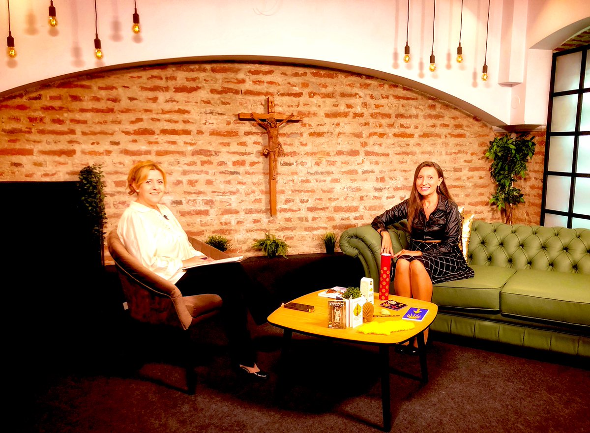 On set… #stories about #elcamino 👣💖🦋