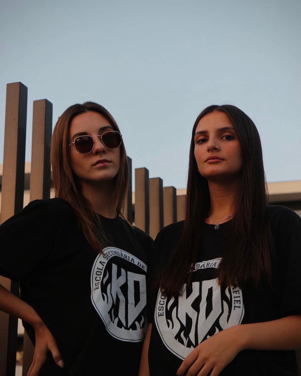 listakoae's tweet photo. As camisolas da tua lista estão agora disponíveis para ti! 
Compra já a tua com um dos nossos membros e junta-te a nós neste ano letivo com um novo dress code. 
Sweat preta- 17€
Sweat laranja-15€
Casaco- 16€
T-shirt- 8€
Somos KO🖤🧡 https://t.co/jglmu0DNc9