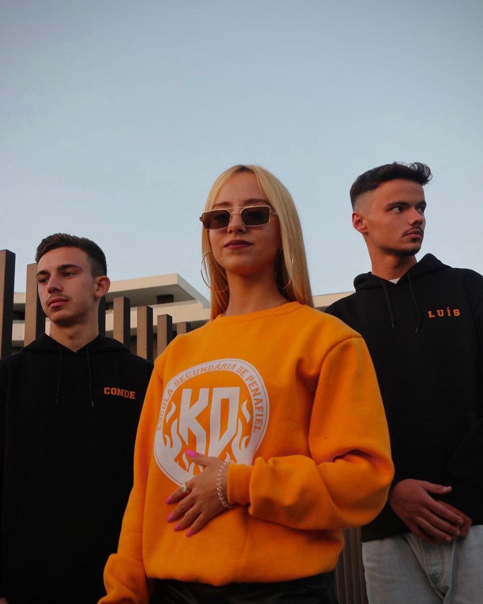 listakoae's tweet photo. As camisolas da tua lista estão agora disponíveis para ti! 
Compra já a tua com um dos nossos membros e junta-te a nós neste ano letivo com um novo dress code. 
Sweat preta- 17€
Sweat laranja-15€
Casaco- 16€
T-shirt- 8€
Somos KO🖤🧡 https://t.co/jglmu0DNc9