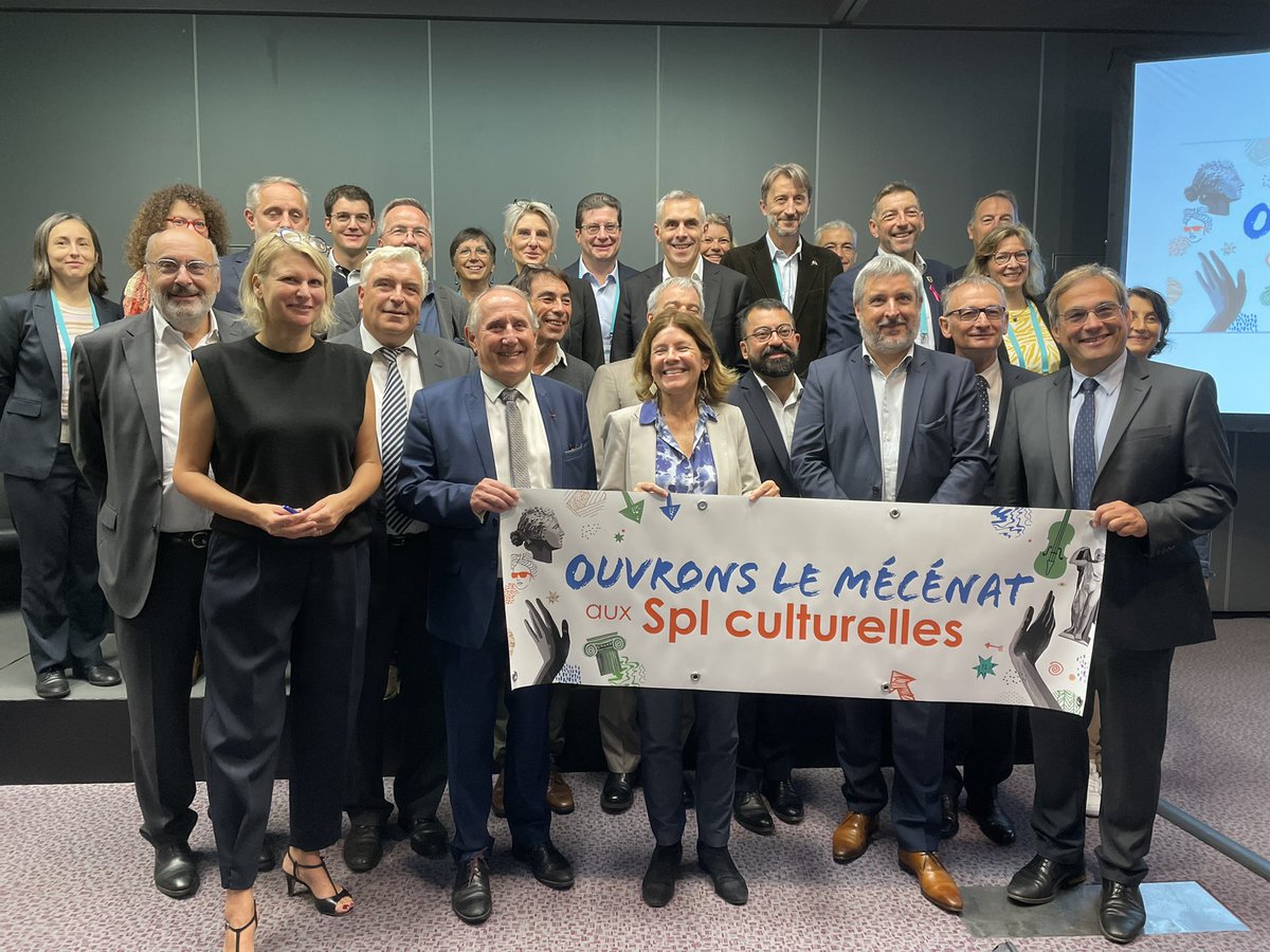 fcuvillier's tweet photo. En #congresepl à Tours. Échanges constructifs sur la réussite de nos territoires. En tant que Président du @CNERdeveco j’ai eu l’occasion d’intervenir sur l’attractivité territoriale. https://t.co/0fJd5p4IkL
