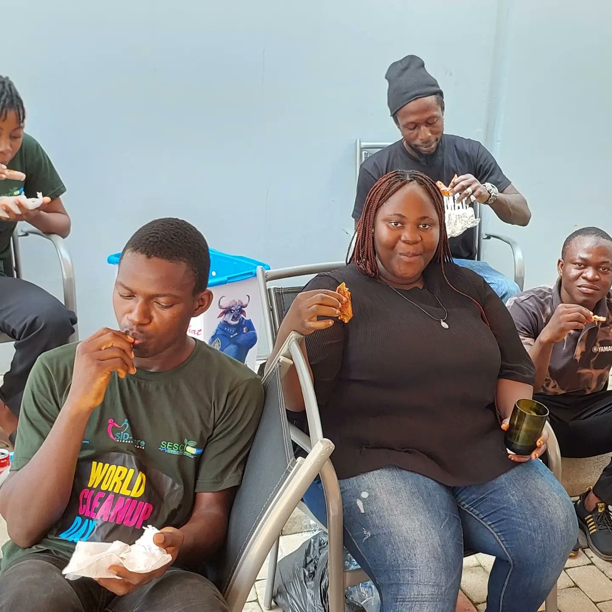 Stop_Dont_Drop's tweet photo. The next few days, we hope to have a special private viewing which will kick start the public exhibition. It's been a slow and challenging process but with wonderful partners likes @SustyEdHubNg @Sidcareglobalnetwork and our amazing, passionate volunteers.
#Exhibitionloading >>> https://t.co/Czb38JZA8u