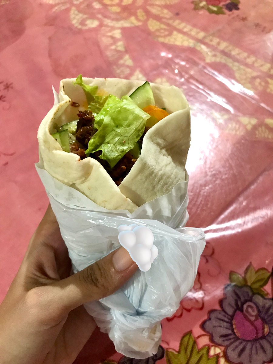 eveniverse_'s tweet photo. grabe naabutan na rin kita ๐ญ cravings TRULY satisfied ! ๐ฅบ๐ #thanksanon nakabili ulit ako ng shawarma > < thank you rin ate @reinapromotes <33 https://t.co/vod7f4995B