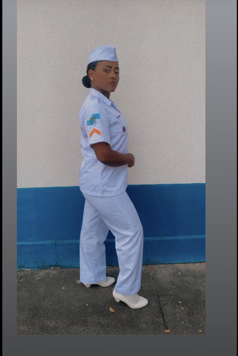 NaaayCriis's tweet photo. Chegou o grande dia !
Olha, mamãe, hoje eu tô aqui
Eu disse que a senhora ia se orgulhar de mim
Carrego no meu peito um símbolo estadual 
Sua filha se tornou um Policial
 Lugar de mulher é onde ela quiser 
#Mulhermilitar  #saudemilitar #PMERJ #Saudebucal #Cabo 💙🫡🚀🫶🏾👮🏾‍♀️👩🏾‍🎓🦷 https://t.co/g05rCuuzTE