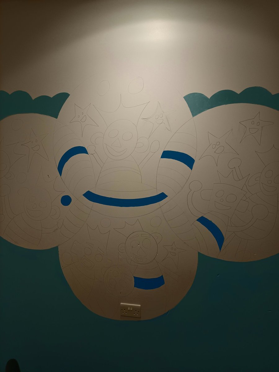 moe_rocksmoore's tweet photo. What are Class Skye up to in the breakout room?? Results in afew weeks!☆ @IsobelMair @EastRenEPS @waspsstudios @Creative_Ren #classdesign #murals #breakoutart #arttime #weareIMS ☆ https://t.co/T0SFHPf28l