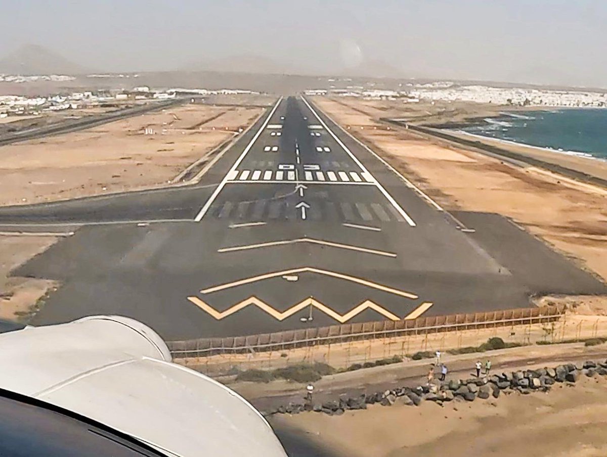stani320's tweet photo. Messing with the crosswind on our arrival into Lanzarote airport. π¬
St. Maarten in the Canaries π ποΈ #lanzarote #airport #avgeek #garminaviation #garmin #tecnam #flytecnam #flyrotax #foreflight #canavia #flycanavia #approach #landing #canaries #cockpitview #sky #aviation https://t.co/Pw5Dg8NalA