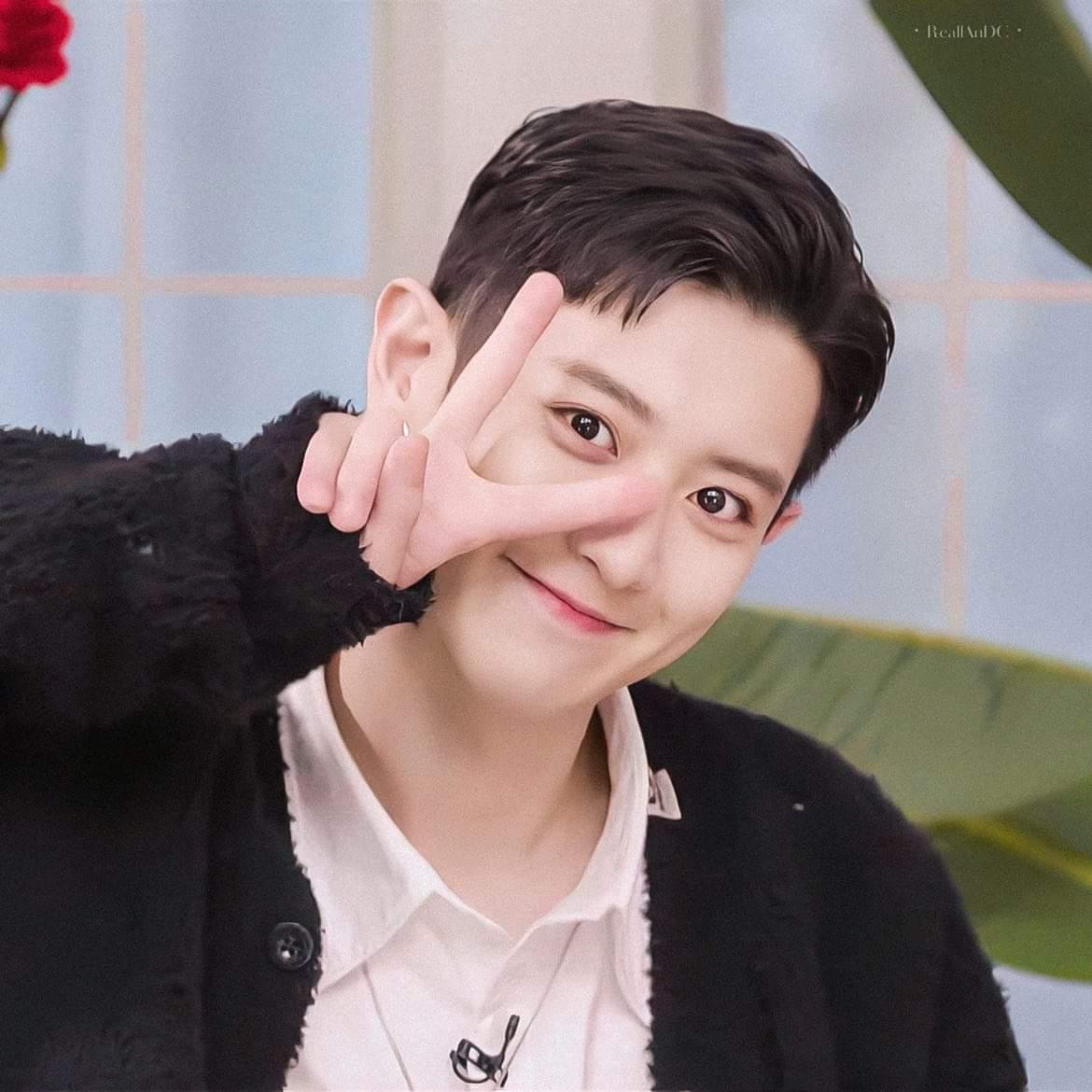 ReallAnDC's tweet photo. 🍒🤍 #InvitationFromChanyeol
#초대장들고_찬열이랑만나요
#찬열 #Chanyeol https://t.co/sLal3uuLzK
