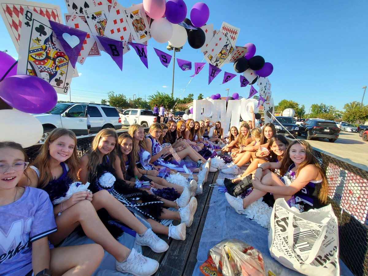 BMS_Cheerkats's tweet photo. #BMSCheerKats ready to spread our Spirit through the Willis Community! #HOCO2022 
#CoachEm
#GameOn #Bobkats2K3
#WillisISDBrabham https://t.co/rydM8quOGo
