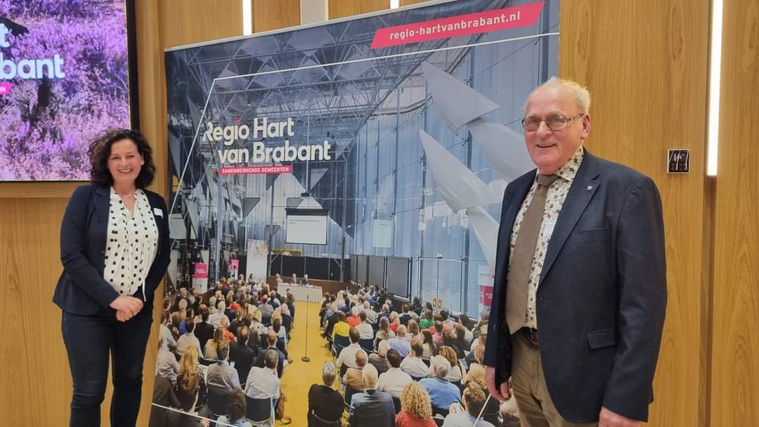 Namens Gemeentebelangen waren Dries en Annemarie vertegenwoordigd op de radenavond van de regio Hart van Brabant. De concept kernagenda 2023-2027 is voorgelegd aan de raden. Besproken is welke maatschappelijke opgaven we gezamenlijk met gemeenteraden in de regio willen oppakken.