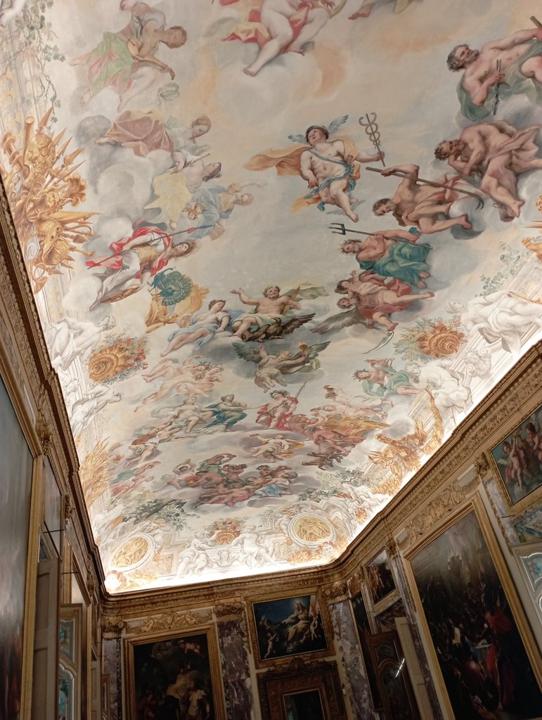 galleriaspada's tweet photo. #PalazzoBuonaccorsi a Macerata conserva la bella Sala dell'Eneide, affrescata dai pittori romani Michelangelo e Niccolò Ricciolini. Ci sono familiari sia gli artisti, che hanno lavorato anche per la famiglia Spada, sia i temi, come la Morte di #Didone di Gregorio Lazzarini🤩🎨 https://t.co/jK8GlA2jEH
